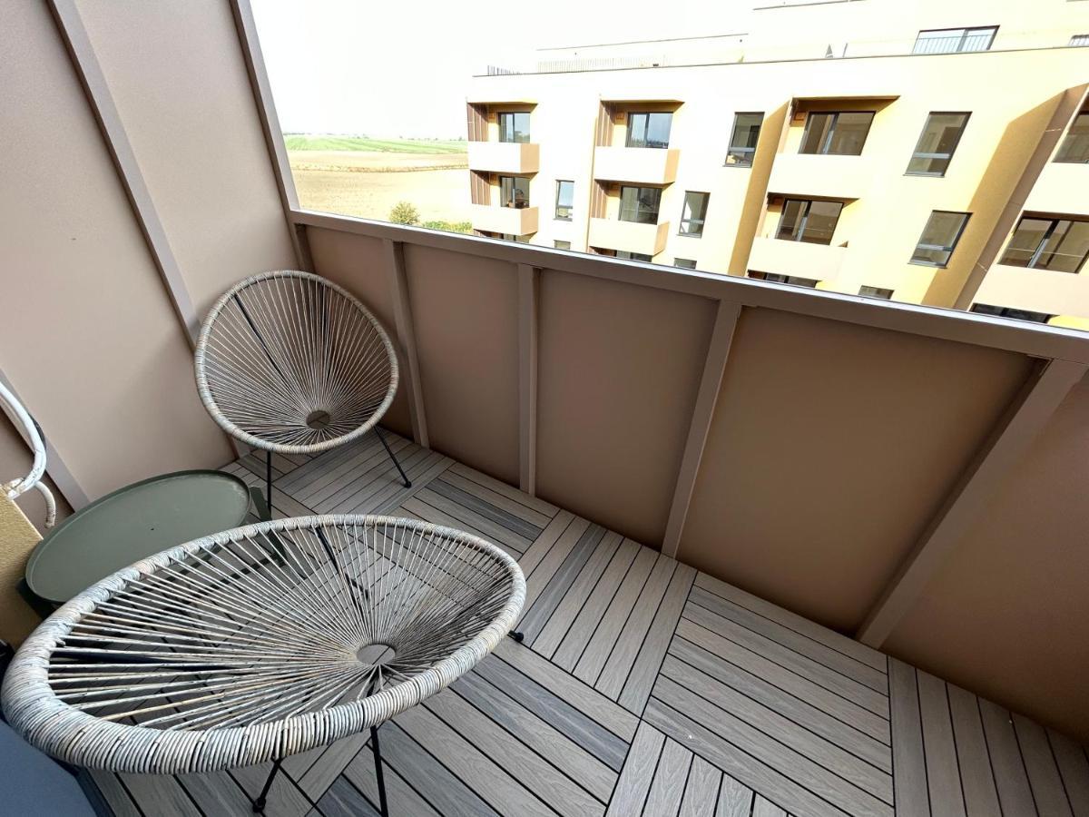 Cozy 1-Bedroom Condo Miloslavov Extérieur photo